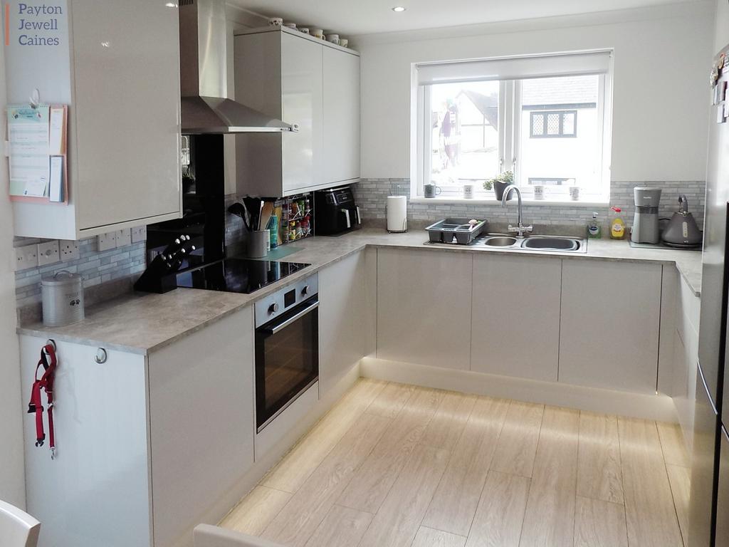 Crown Road, Kenfig Hill, Bridgend County. CF33 6EN 3 bed detached