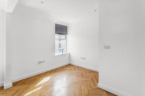 Flat B, Oakwood House Oak Road, Leatherhead, KT22 7UU