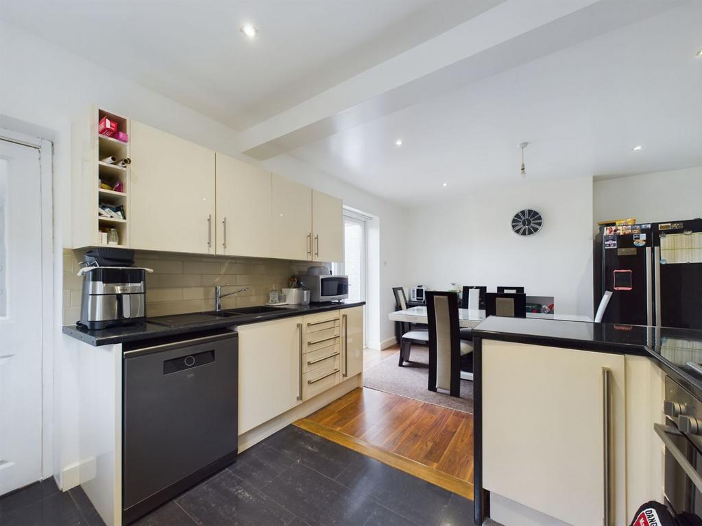 Kitchen / dining room