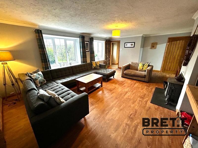 Penparc, Trefin, Haverfordwest, Pembrokeshire. SA62 5AG 4 bed semi