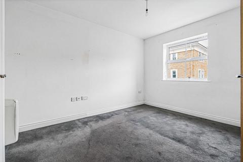 2 bedroom apartment for sale, International Way, Sunbury-on-Thames, Surrey, TW16