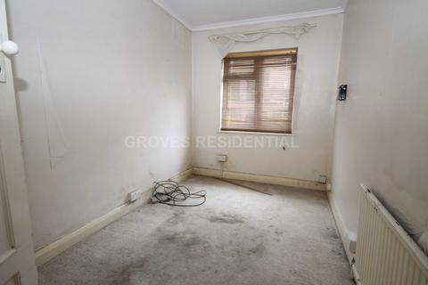 39 Albemarle Gardens, New Malden, KT3 5BB