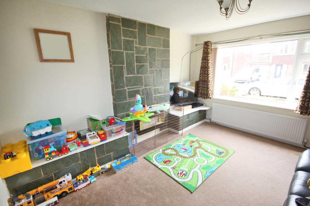 Micawber Road, Poynton 3 bed semidetached house for sale £325,000
