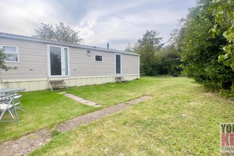 3 bedroom semi-detached house for sale, Orgarswick Way, Dymchurch, Kent TN29 0PB