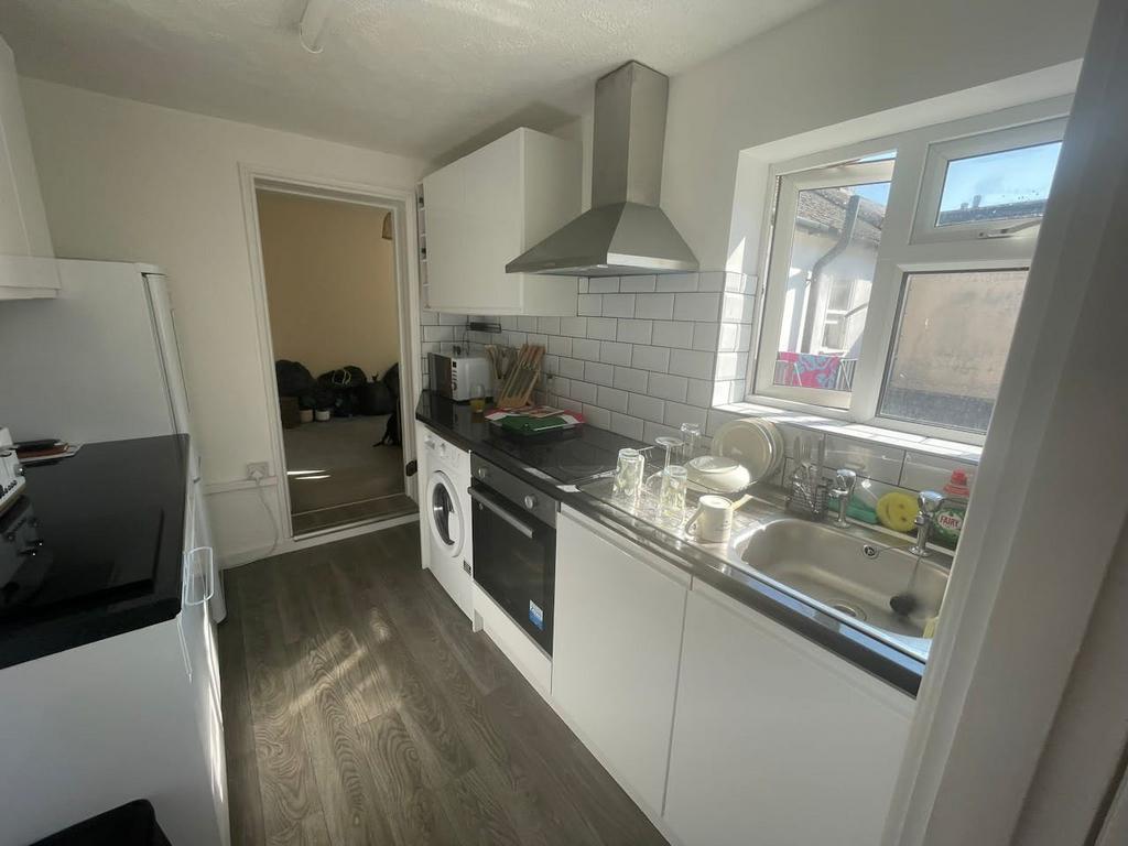 Flat  Kitchen 1.jpg