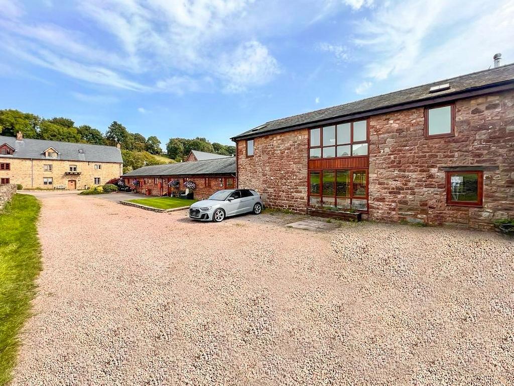 Newland, Coleford, Gloucestershire. GL16 8NR 4 bed semidetached house
