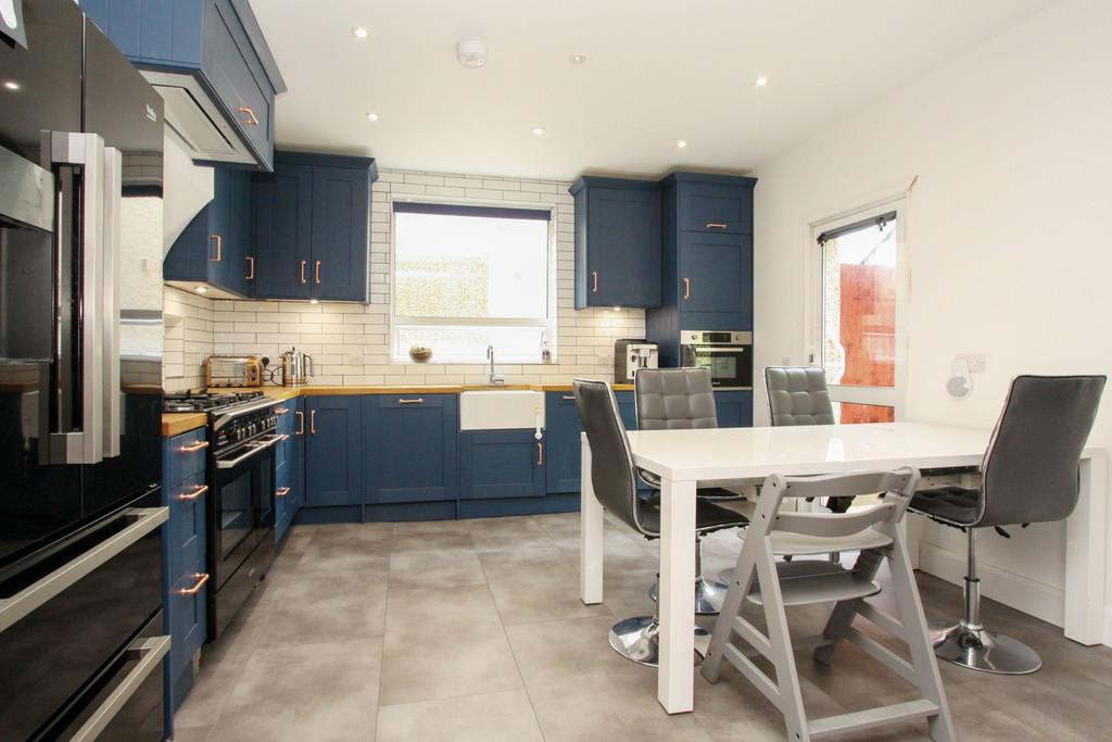 Elm Avenue, Ruislip HA4 4 bed semidetached house for sale £799,000