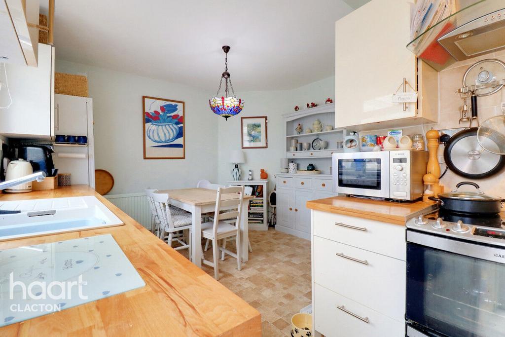 Coppins Road, ClactonOnSea 3 bed semidetached house for sale £250,000