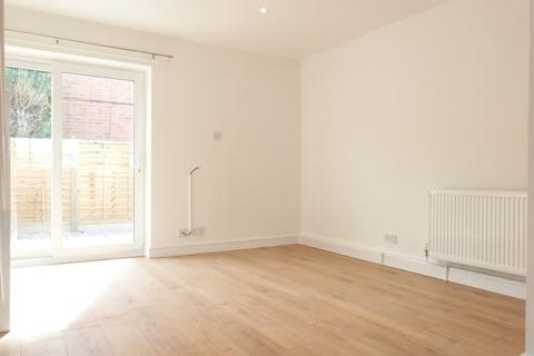 3 bedroom end of terrace house to rent, Camden Place