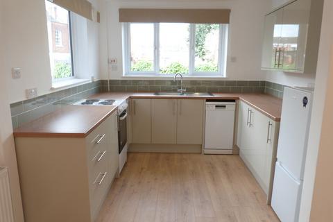 3 bedroom end of terrace house to rent, Camden Place