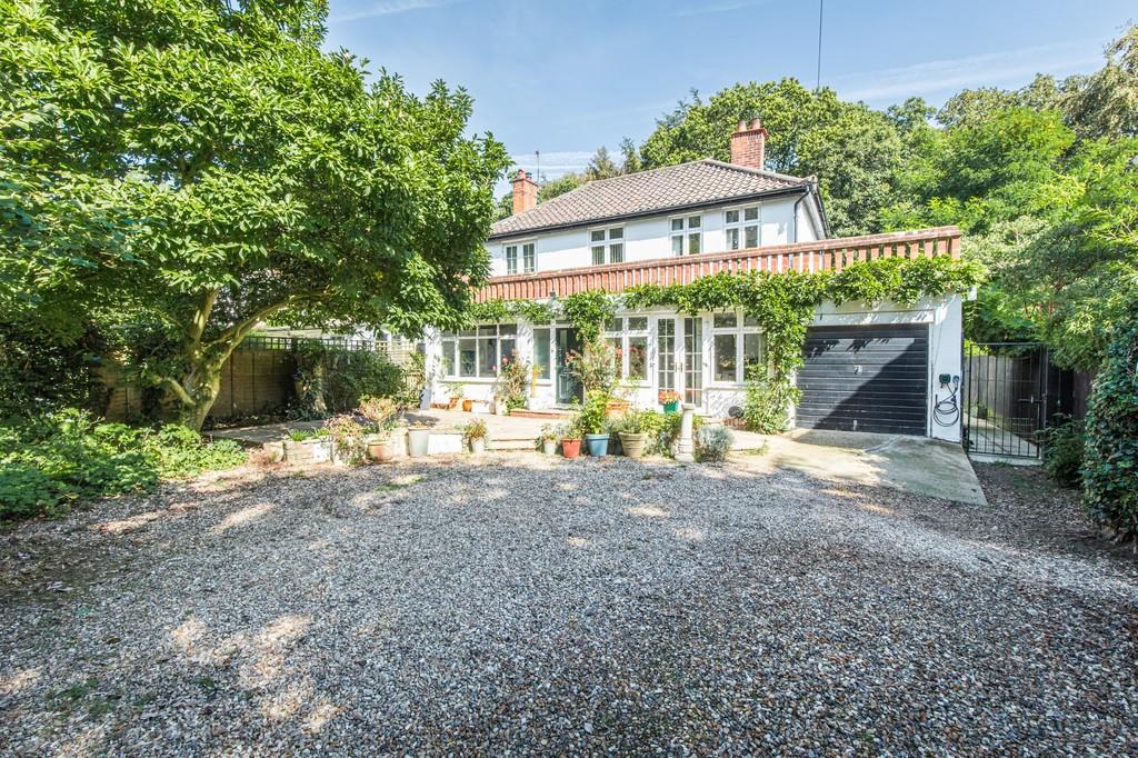 Aylmerton 3 bed detached house for sale £550,000