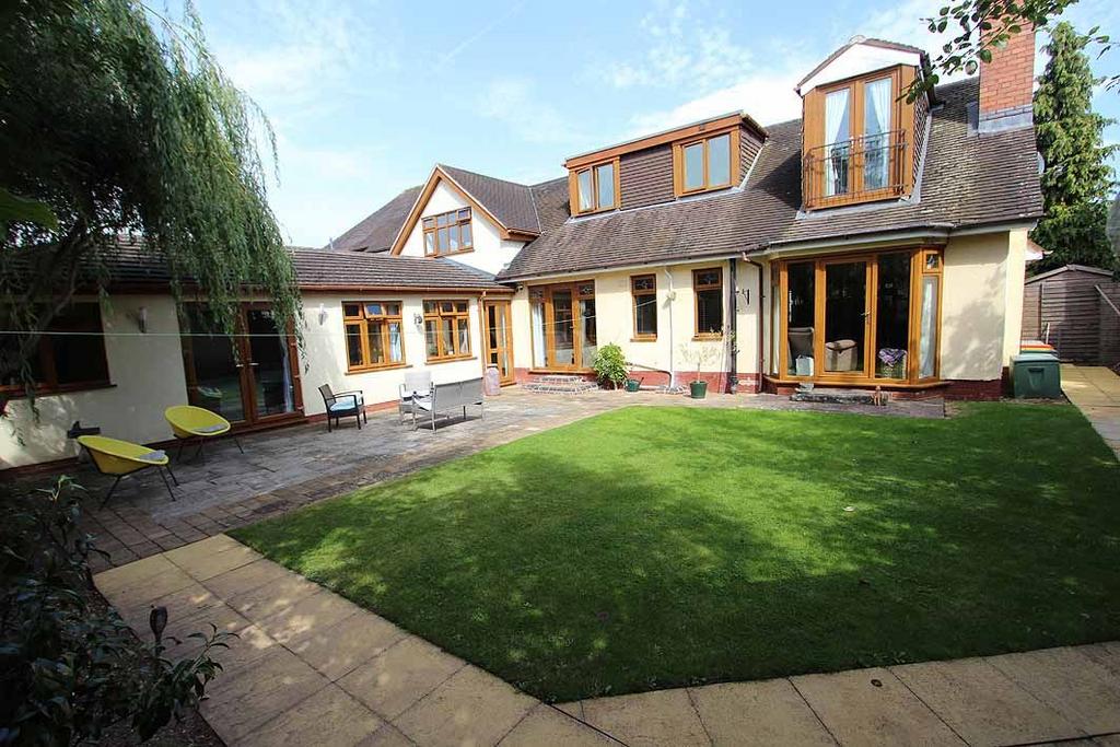 Windmill Lane, Castlecroft, Wolverhampton, WV3 5 bed detached house for