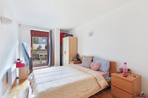 2 bedroom flat to rent, Naylor Building West, Assam Street, London