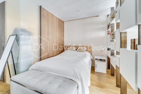 Studio to rent, Pearson Square, Fitzrovia, London