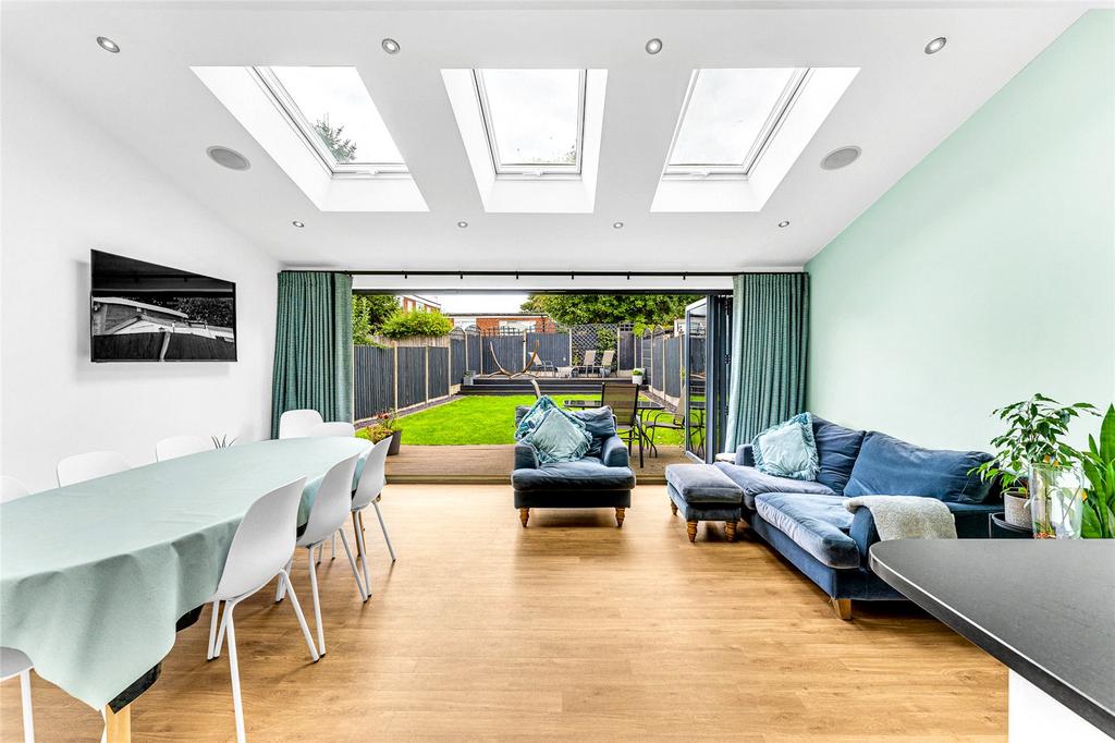 Hale Low Road, Hale, Altrincham, Greater Manchester, WA15 4 bed semi