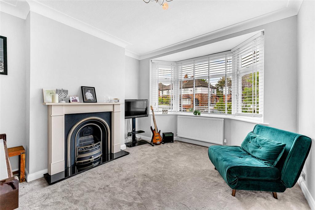 Hale Low Road, Hale, Altrincham, Greater Manchester, WA15 4 bed semi