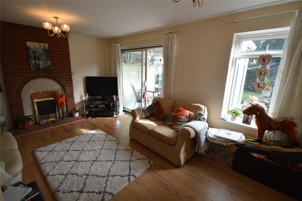 Donnington Close, Redditch... 3 bed semidetached house £1,050 pcm (£