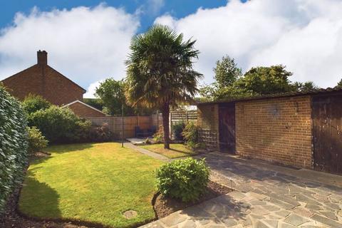 59 Hatch Gardens, Tadworth, KT20 5LD