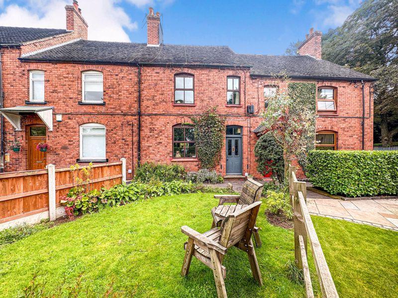 Station Road, Cheddleton, Staffordshire, ST13 2 bed terraced house for