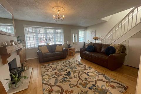 12 Cathkin Close, Leicester, LE3 6PW