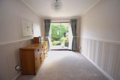 3 bedroom semi-detached house to rent, Ringley Avenue, Warrington