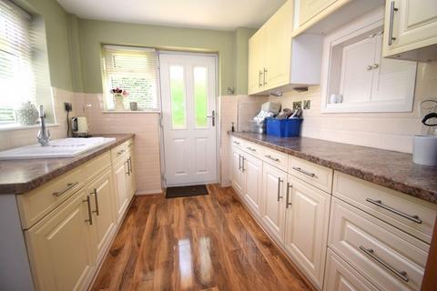3 bedroom semi-detached house to rent, Ringley Avenue, Warrington