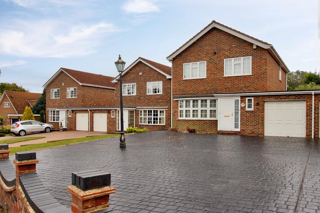 Birchwood Drive, Joydens Wood, DA2 3 bed detached house for sale £680,000
