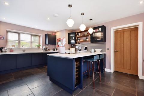 4 bedroom detached house for sale - CANON PYON