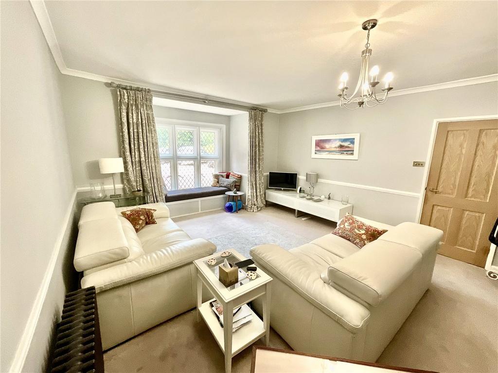 Ossemsley, Christchurch, Hampshire, BH23 2 bed apartment for sale £