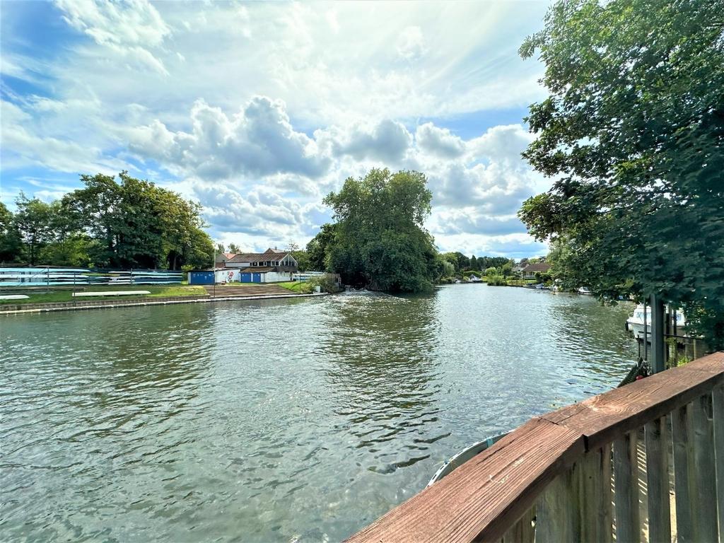 Mackley, Hamhaugh Island, Shepperton... 2 bed bungalow £2,400 pcm (£
