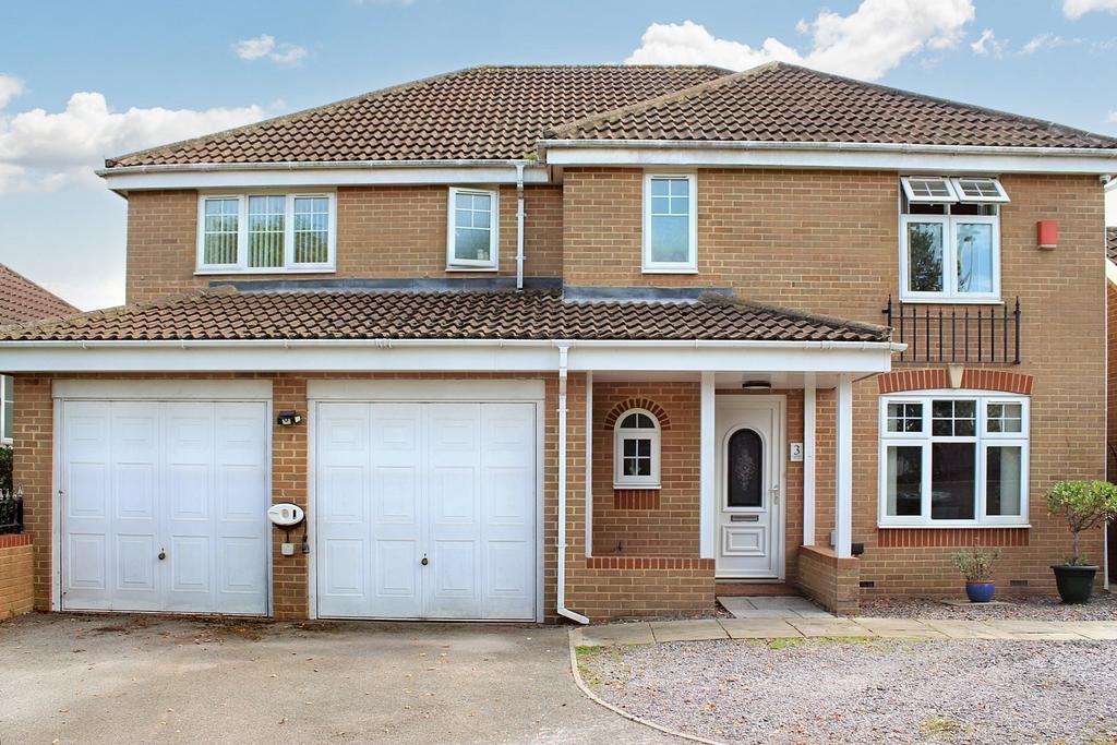 Coburg Place, Cullompton, Devon, EX15 5 bed detached house for sale £