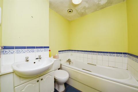 7 Martock Gardens, London, N11 3GH