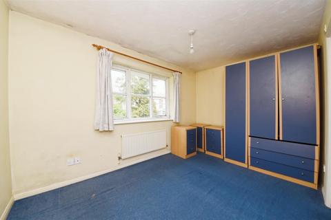 7 Martock Gardens, London, N11 3GH