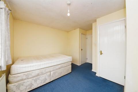 7 Martock Gardens, London, N11 3GH