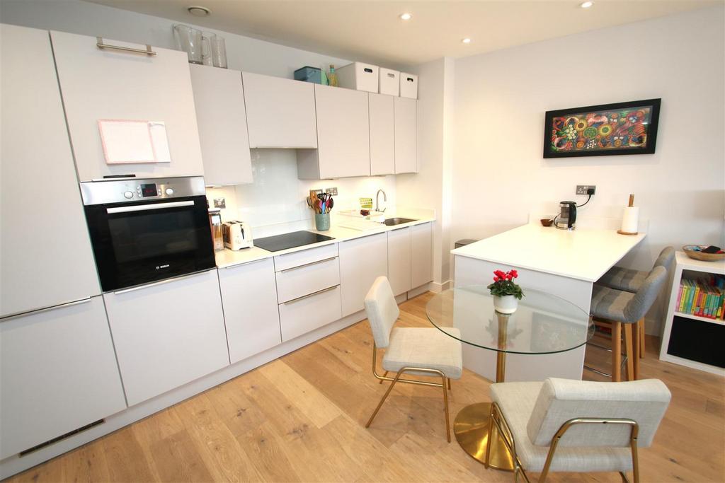 New Street, Salisbury 2 bed apartment for sale £299,995
