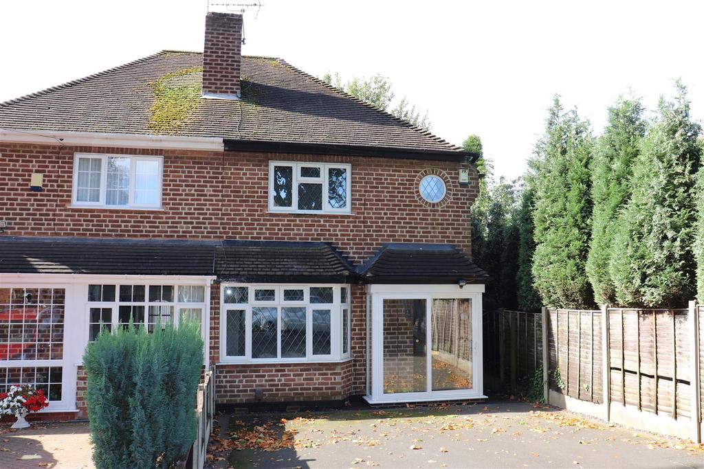 Edward Avenue, Aldridge 2 bed semidetached house £950 pcm (£219 pw)