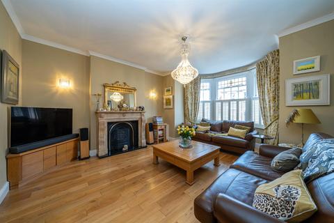 8 Gombards, St Albans, AL3 5NW