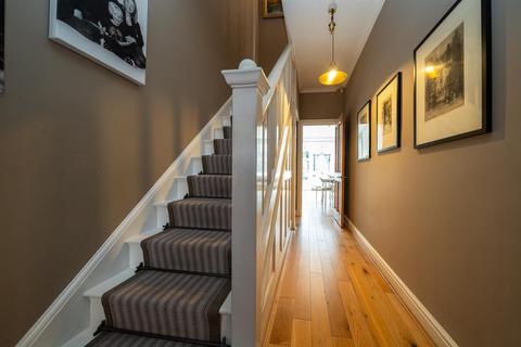 8 Gombards, St Albans, AL3 5NW