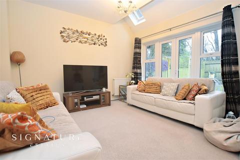 4 bedroom semi-detached house for sale, Burrow Close, Watford