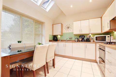 4 bedroom semi-detached house for sale, Burrow Close, Watford