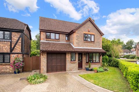 2 Delves, Tadworth, KT20 5UF
