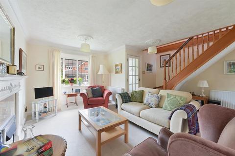 2 Delves, Tadworth, KT20 5UF