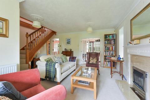 2 Delves, Tadworth, KT20 5UF