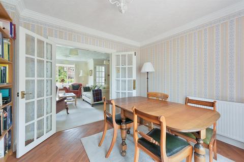 2 Delves, Tadworth, KT20 5UF