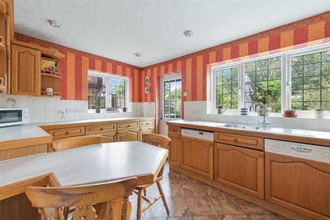 2 Delves, Tadworth, KT20 5UF