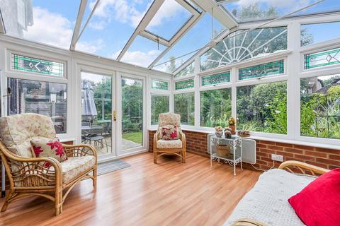2 Delves, Tadworth, KT20 5UF