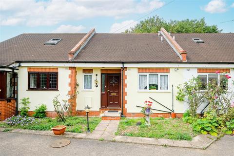 2 Bracken Mews, London, E4 7UT