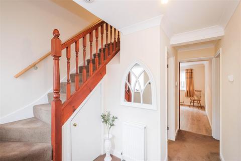 2 Bracken Mews, London, E4 7UT