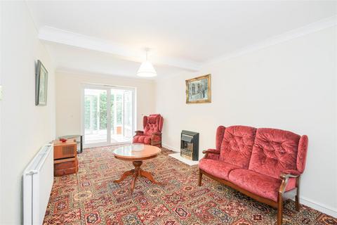 2 Bracken Mews, London, E4 7UT