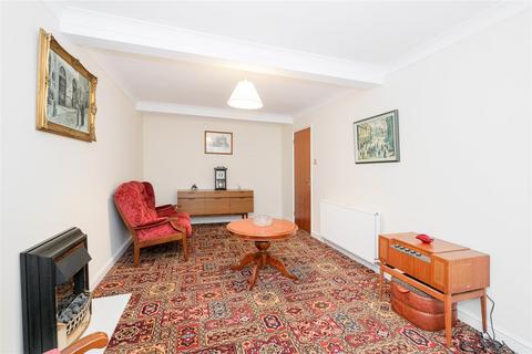 2 Bracken Mews, London, E4 7UT